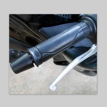 Laden Sie das Bild in den Galerie-Viewer, Honda Dax 125 ( 2022- ) Umbau - Kit leichte Lenkergewichte , Endkappen links & rechts " Original Honda "