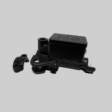 Laden Sie das Bild in den Galerie-Viewer, Honda CBR 125 R JC50 2013-2016 Bremspumpe vorne " Original Honda  "