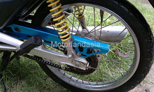 Load image into Gallery viewer, Honda Innova ANF 125 ( alle )Kettenschutz klein , Aluminium farbig eloxiert , 3 Farben